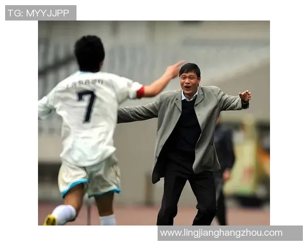 足球明星踢法全解析与精彩图片展示让你领略足球技巧之美