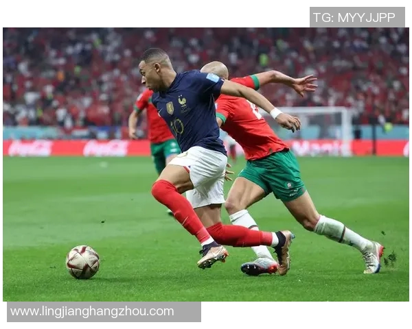 摩洛哥足球明星高清照片展现激情与荣耀的瞬间